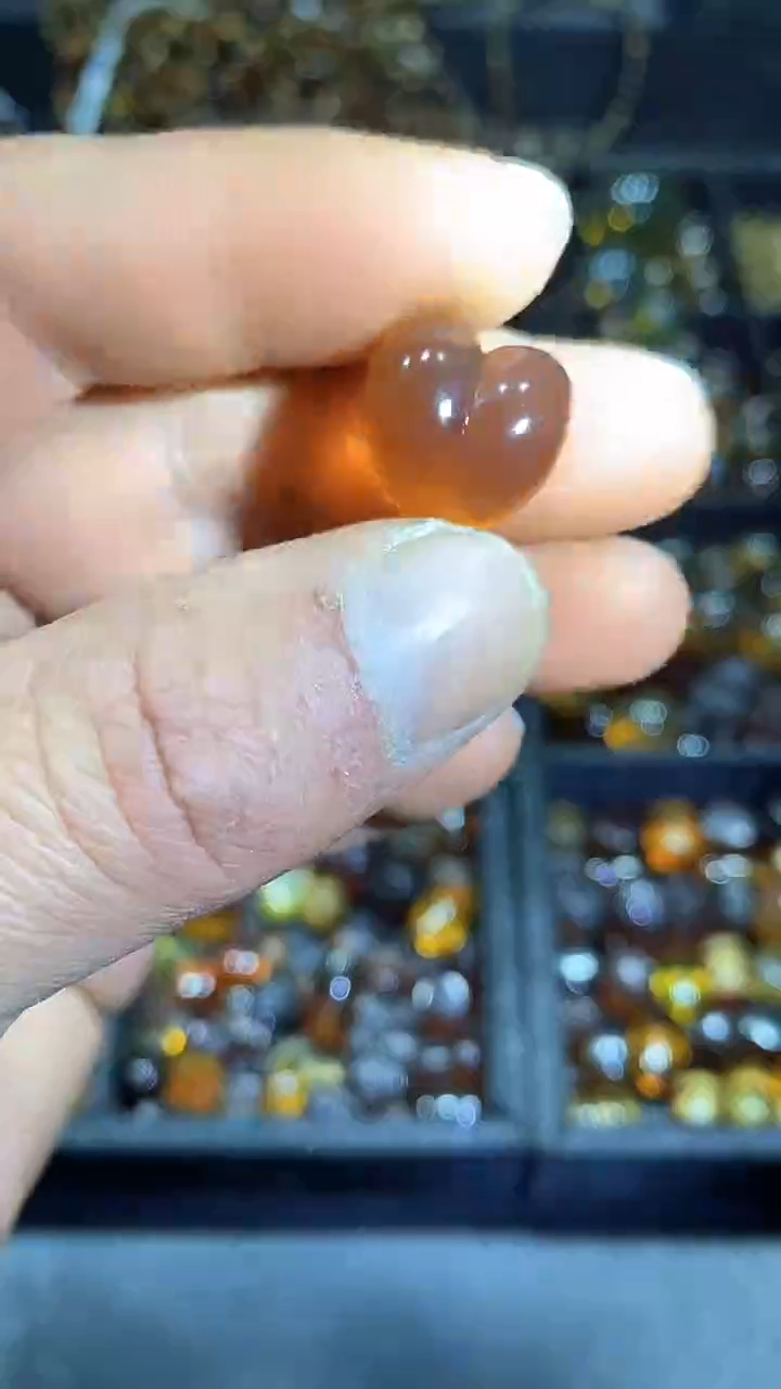 琥珀颈饰未镶嵌天然缅甸琥珀屁桃