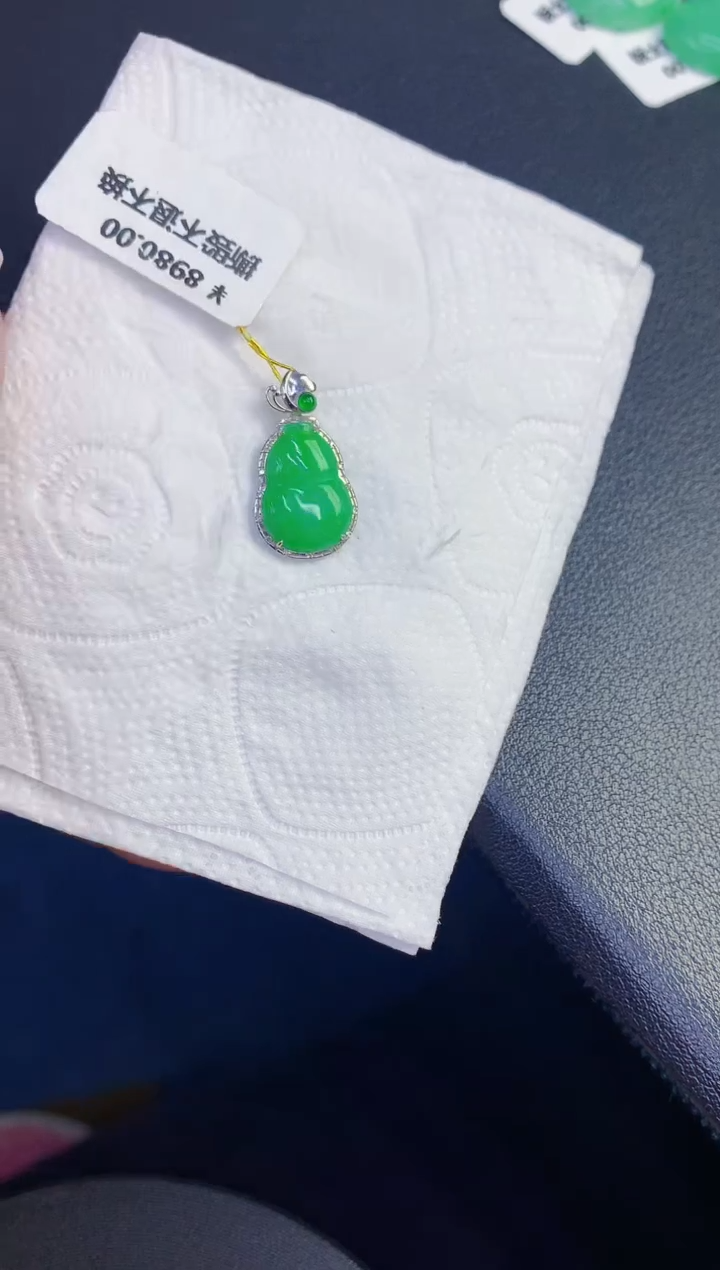 颈饰18K金镶嵌翡翠缅甸天然翡翠A货