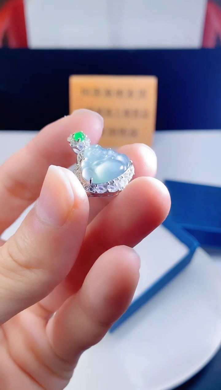 颈饰未镶嵌翡翠    