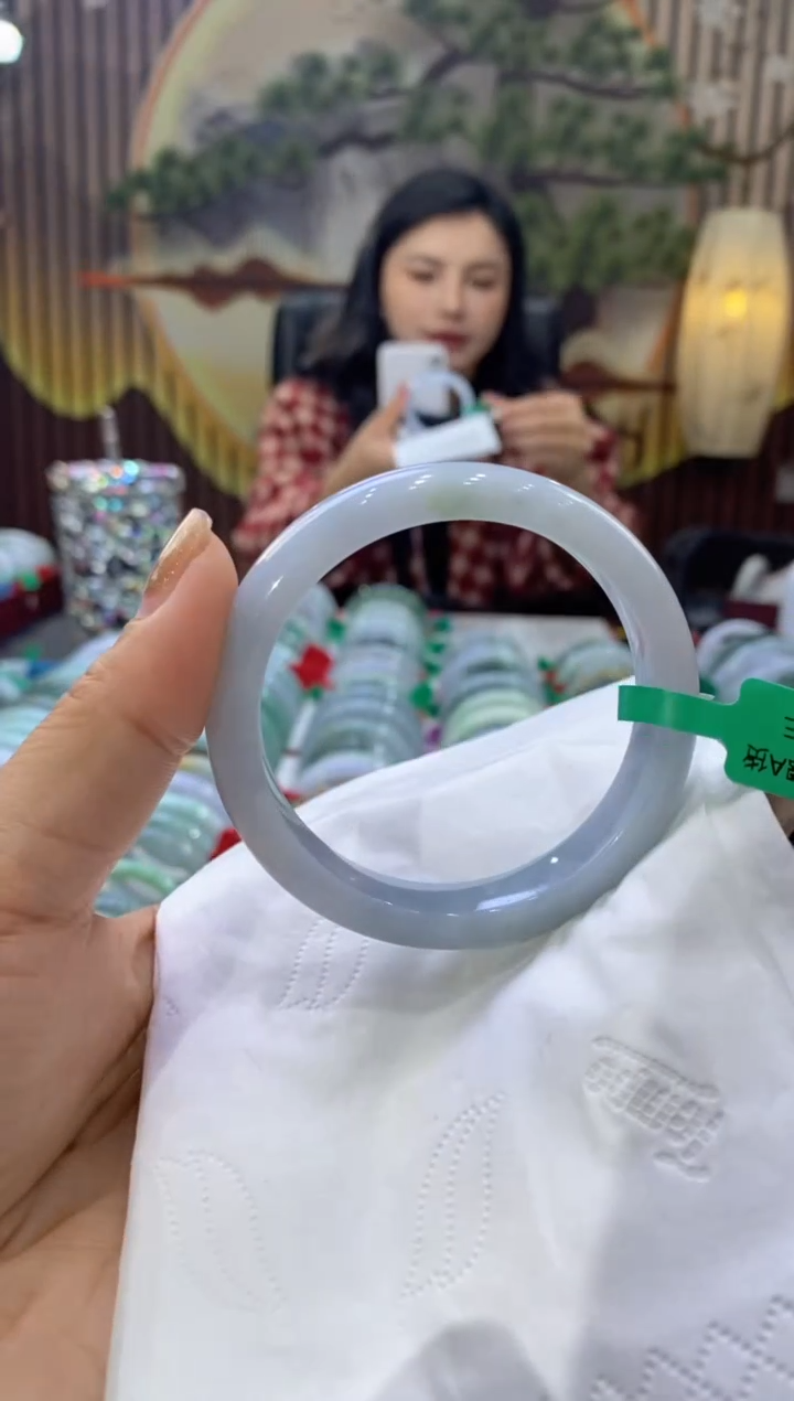 【闪购商品】翡翠手镯未镶嵌多人01044
