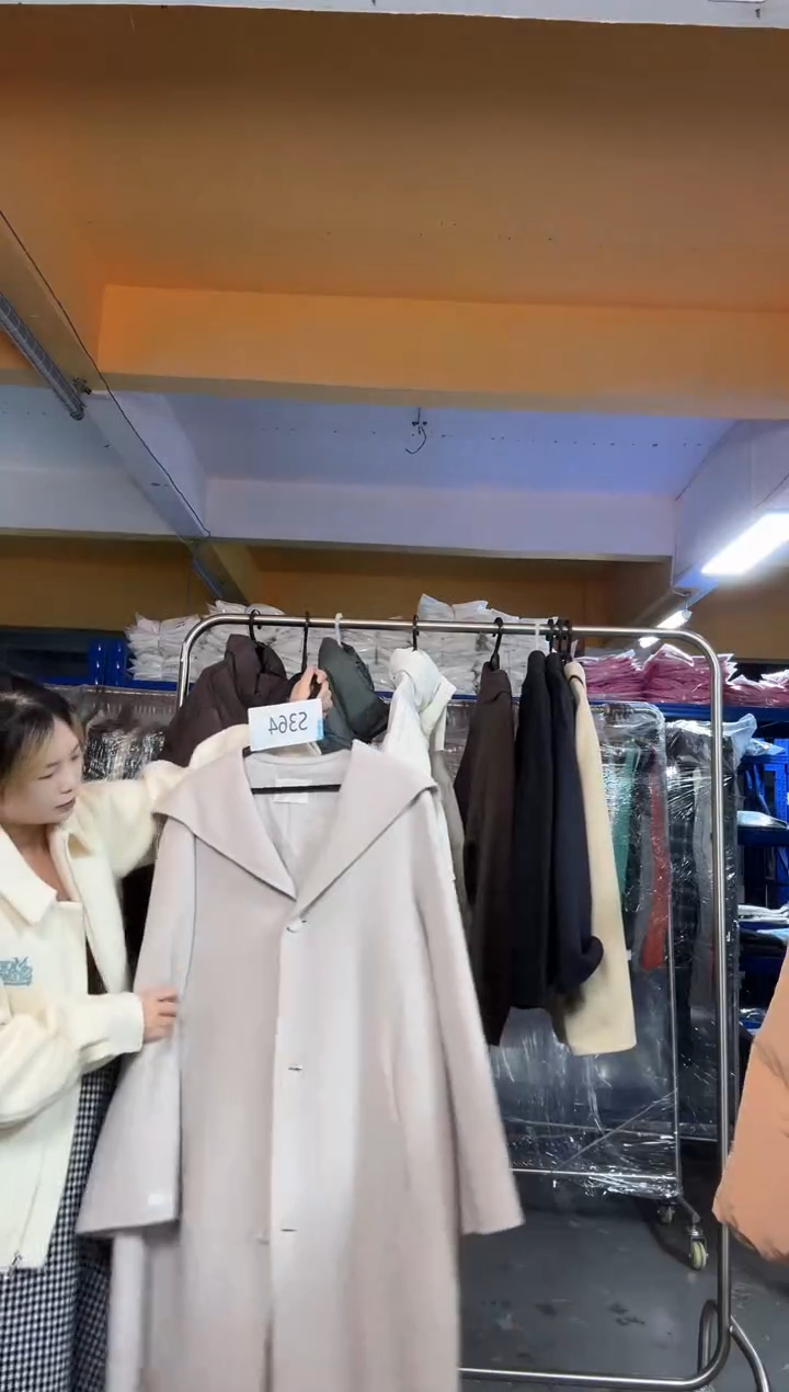 S364藕粉大衣外套