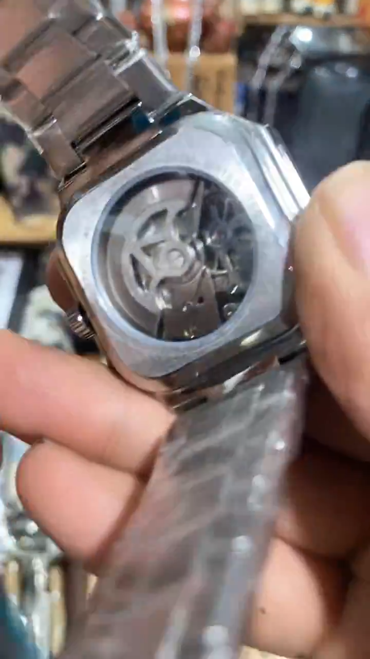 瓷片闪购商品  如图所示