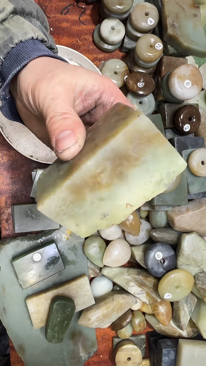 未镶嵌和田玉珠宝半成品1