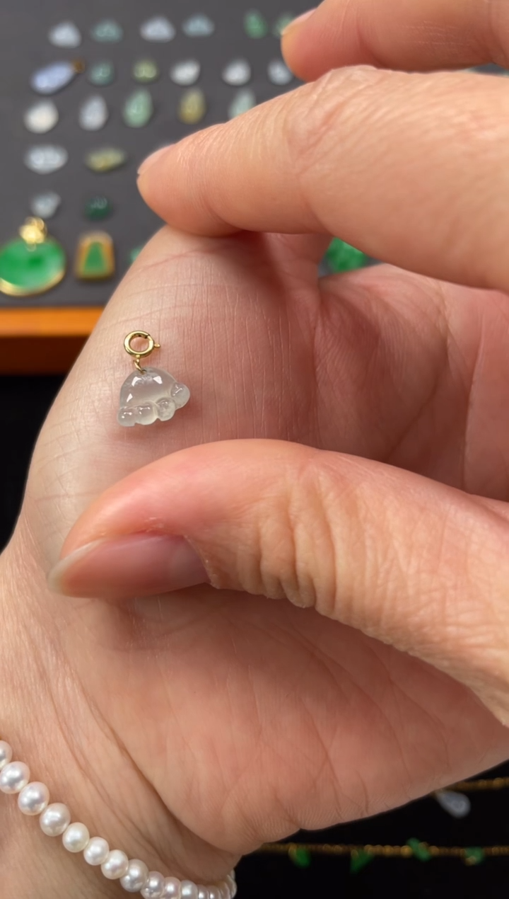 吊坠(不含链)18K金镶嵌翡翠一个JK638