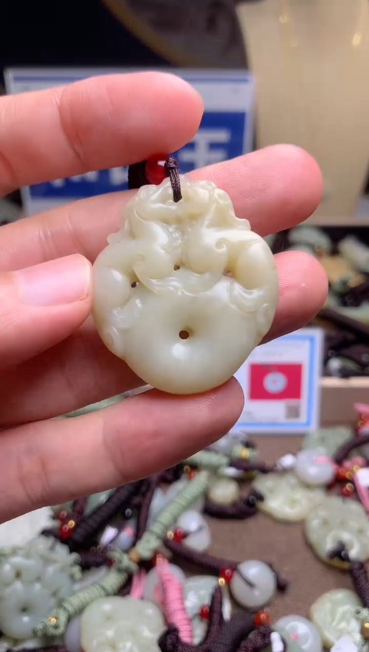 颈饰未镶嵌和田玉1