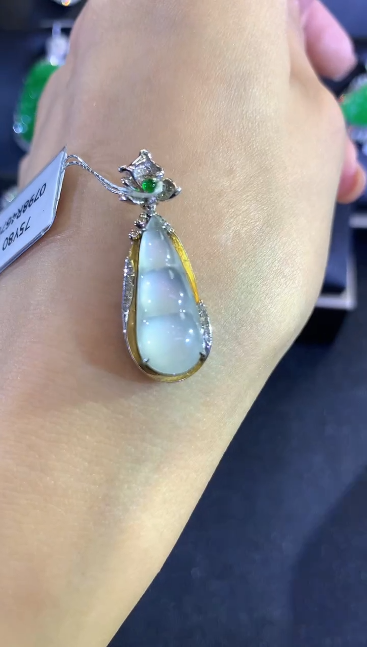 【闪购商品】翡翠吊坠(不含链)18K金镶嵌a110     