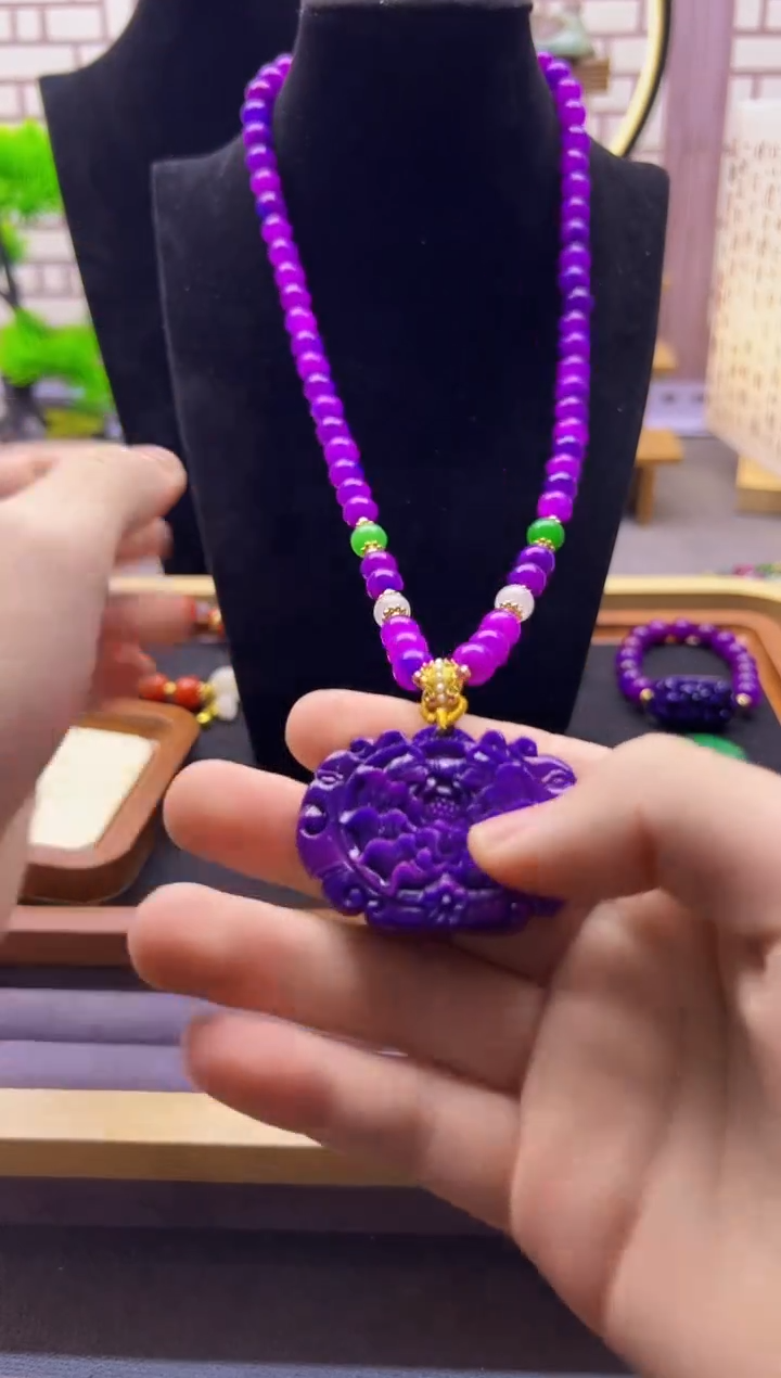 【闪购商品】苏纪石（舒俱来）颈饰14K金镶嵌X825     