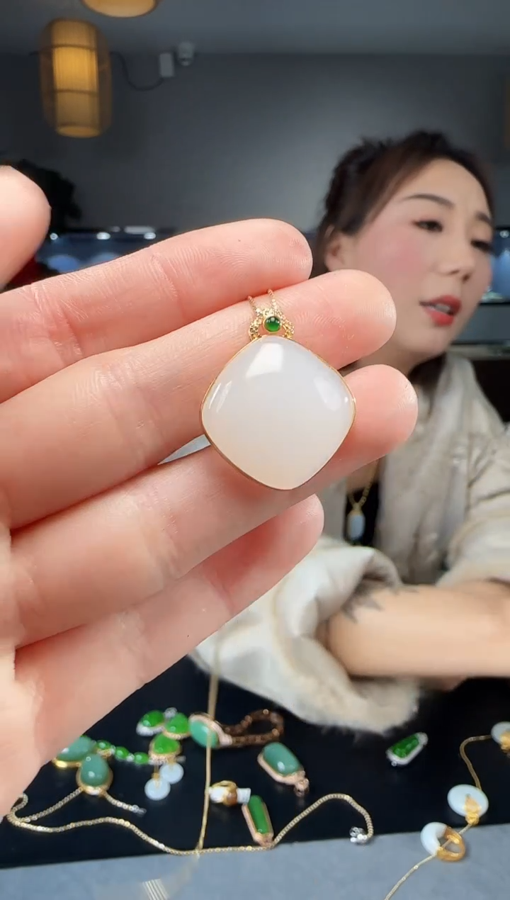 【闪购商品】和田玉吊坠(不含链)18K金镶嵌1