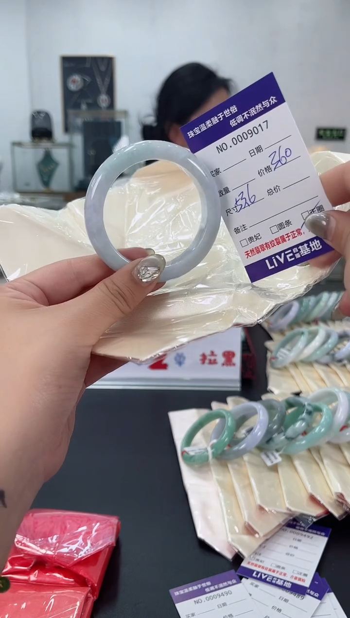 【闪购商品】翡翠手镯未镶嵌天然翡翠A货