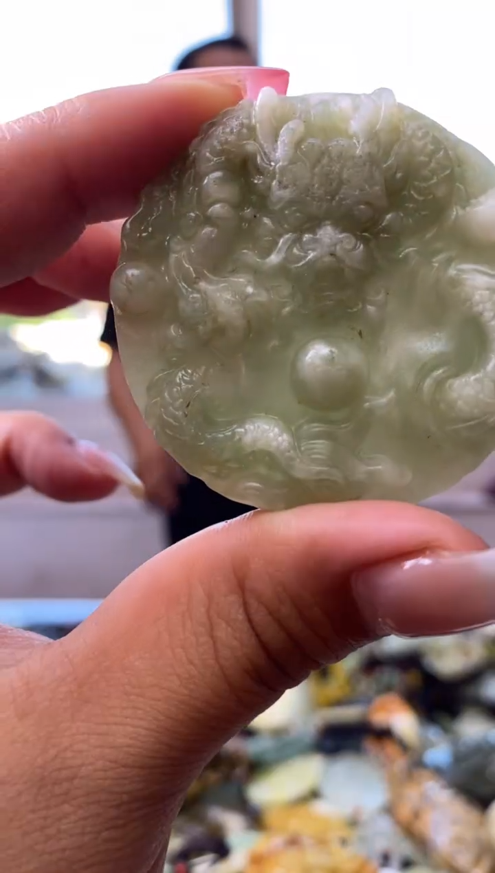 岫玉未镶嵌挂件  