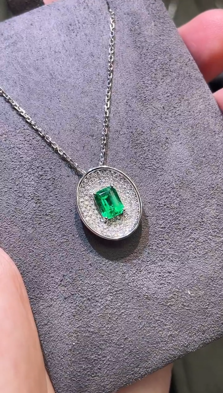 【闪购商品】祖母绿项链18K金镶嵌0.79ct