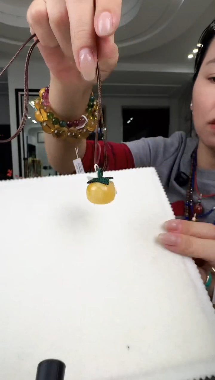 蜜蜡吊坠(不含链)未镶嵌多*?蜜蜡柿子