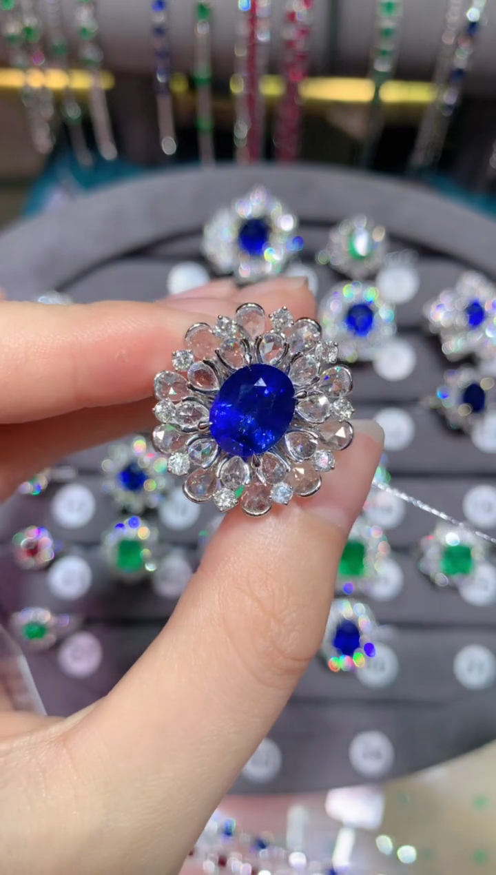 【闪购商品】蓝宝石戒指18K金镶嵌6.3CT