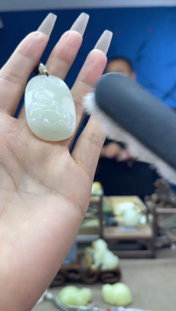 和田玉未镶嵌颈饰1