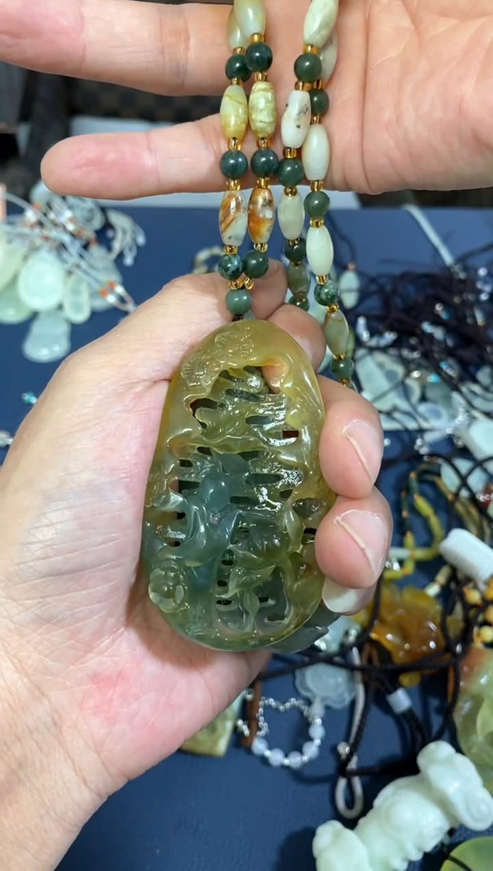 【闪购商品】蛇纹石玉颈饰未镶嵌岫玉