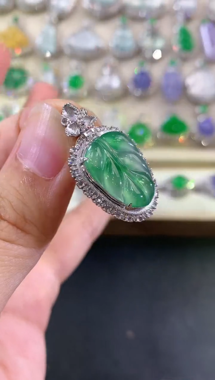 翡翠18K金镶嵌吊坠(不含链)V97     