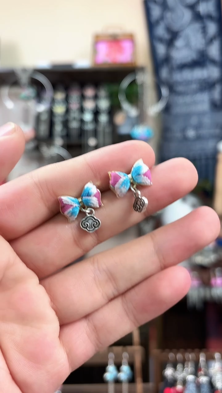 织绣民族风非遗老绣饰品682