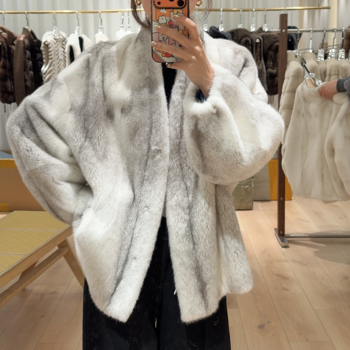 进口北欧银十字天鹅绒水貂弯刀袖V领水貂