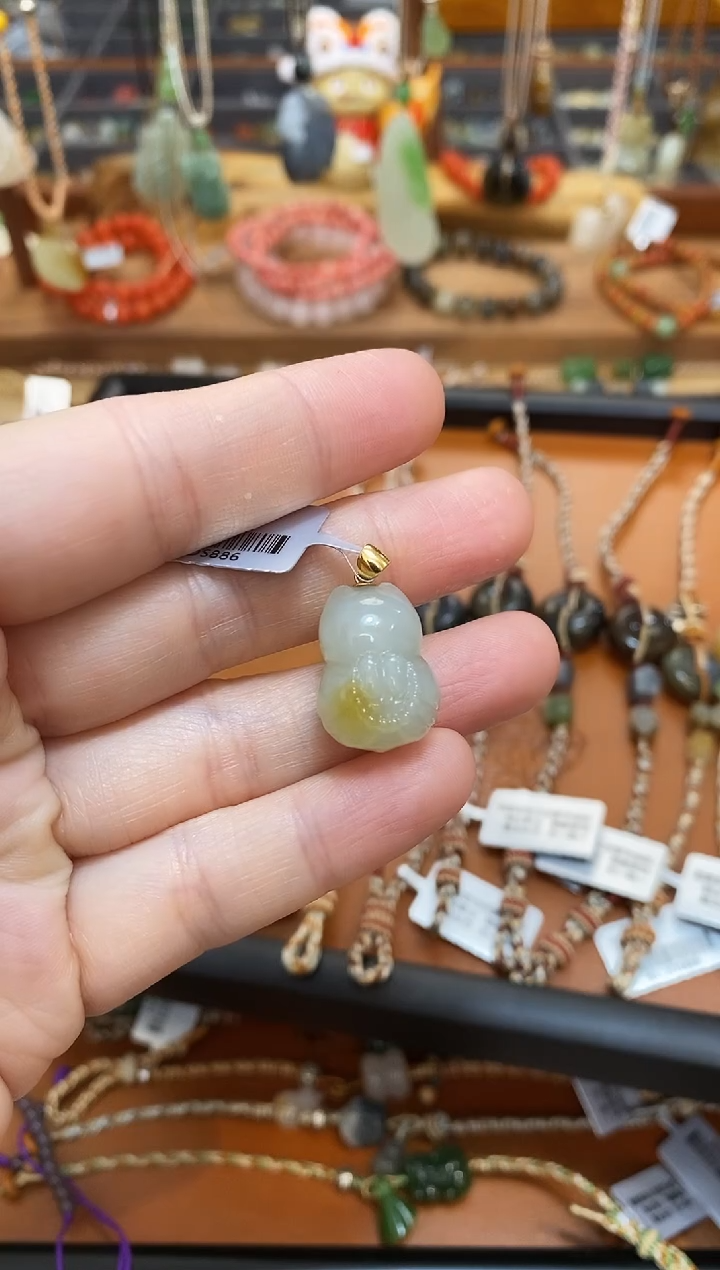 【闪购商品】和田玉（糖玉）吊坠(不含链)18K金镶嵌糖白猫吊坠