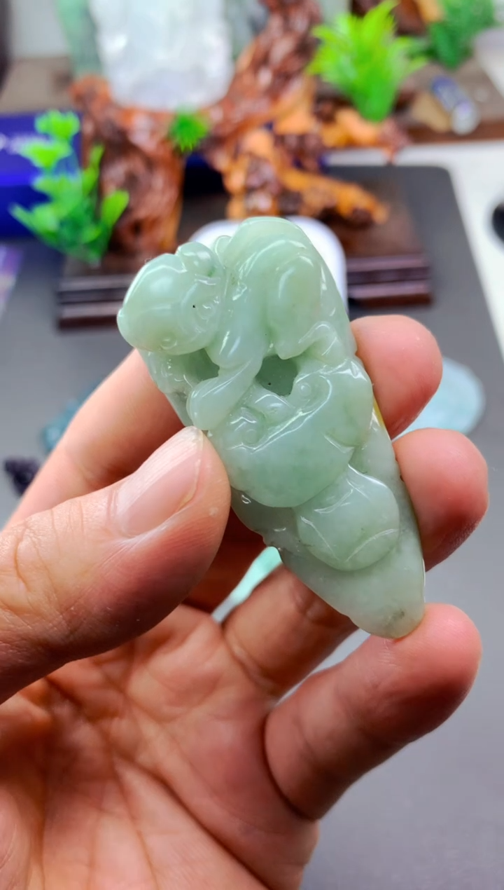 颈饰未镶嵌翡翠烧****饮挂件