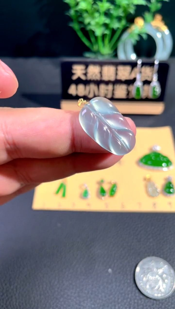 颈饰18K金镶嵌翡翠翡翠