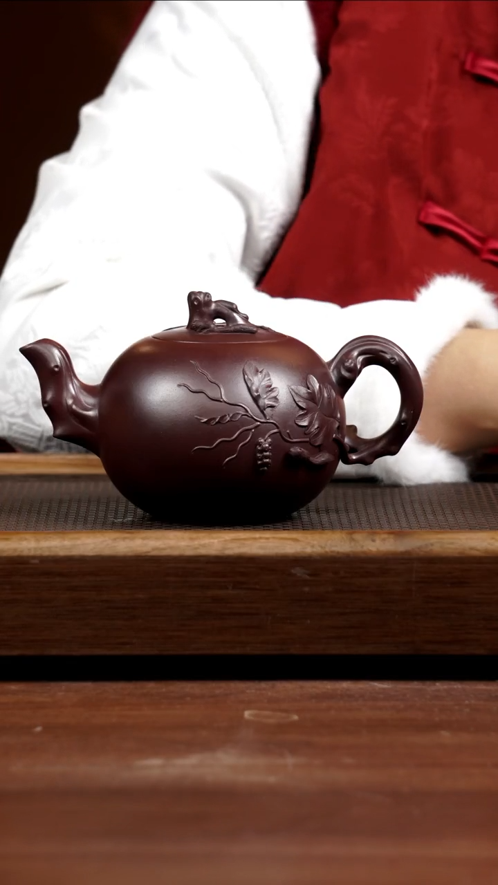 【闪购商品】紫砂茶壶金龙血松鼠葡萄一粒珠440CC