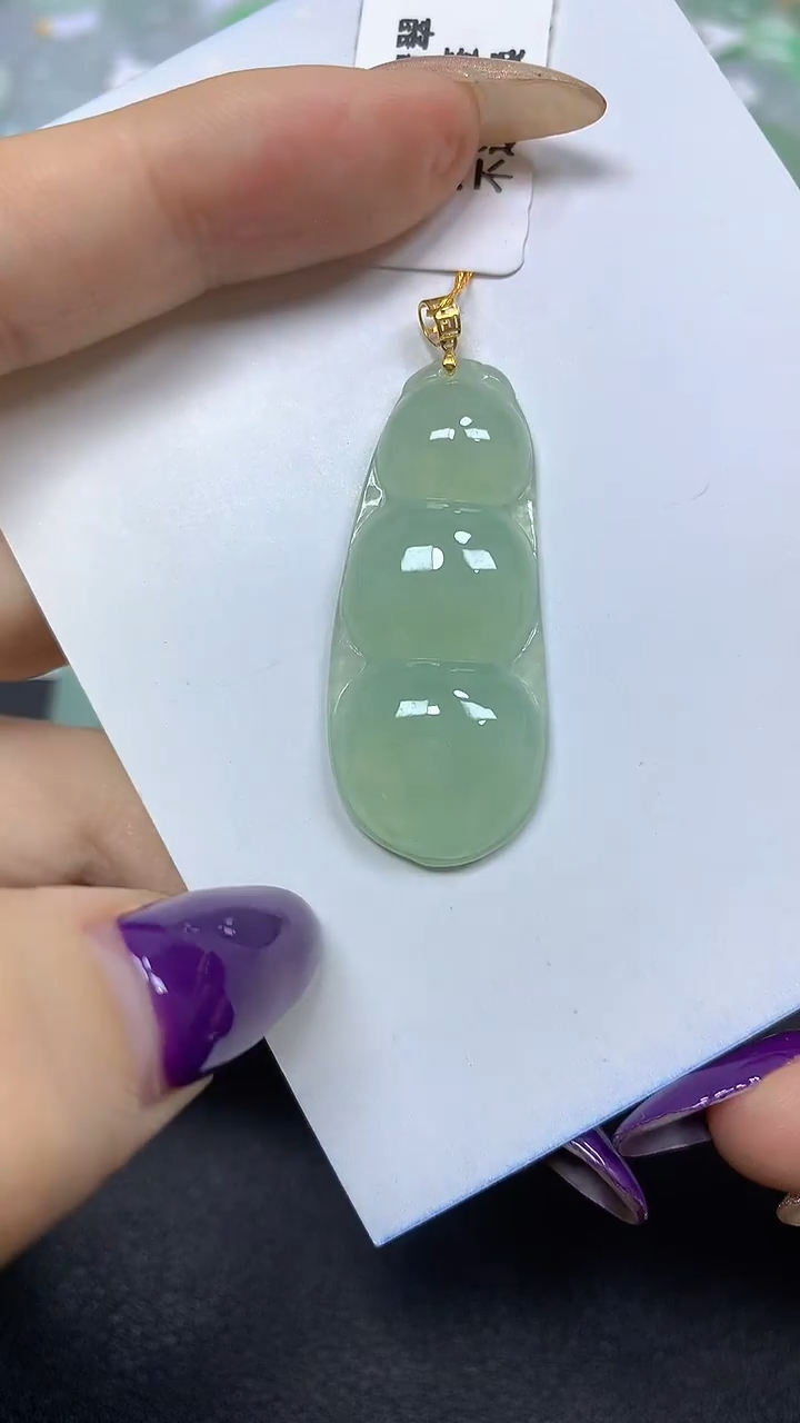 颈饰18K金镶嵌翡翠 