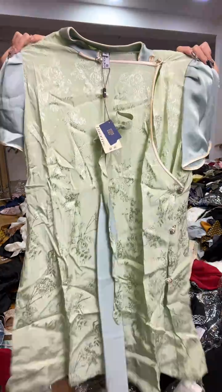 2XL码    125-135斤  裙子