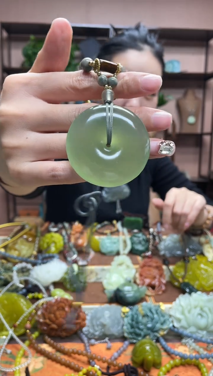 未镶嵌岫玉吊坠多样性发货发其中之一