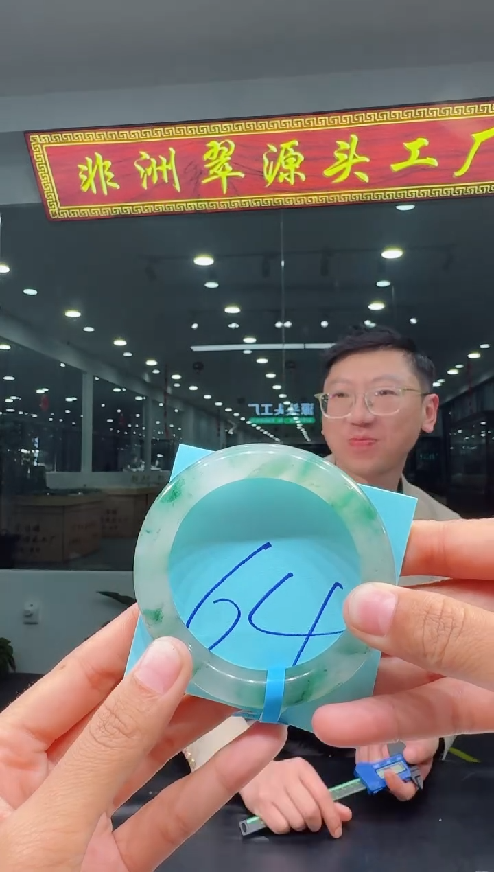 【闪购商品】石英质玉手镯未镶嵌天然A货 非洲翠 手镯（单品）