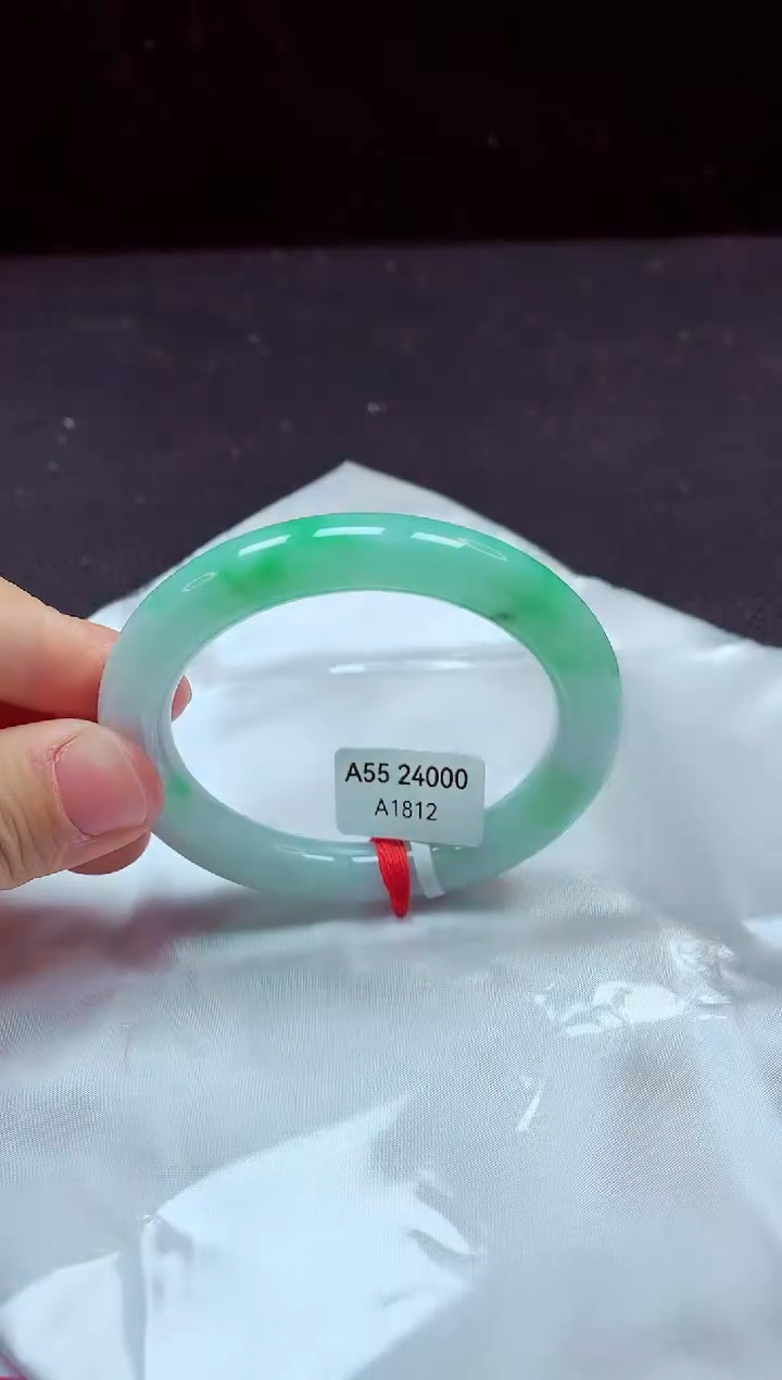 【闪购商品】翡翠手镯未镶嵌镯子55+