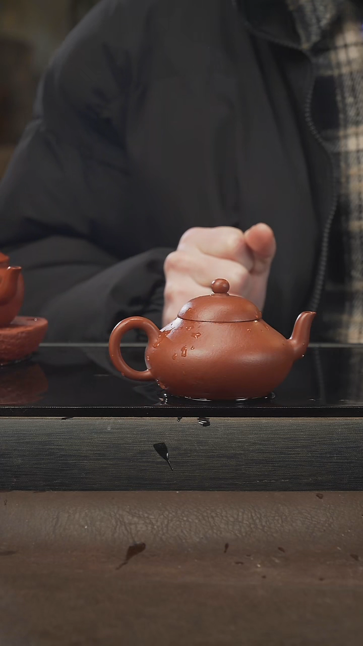 茶壶紫砂梨形，朱泥，130cc