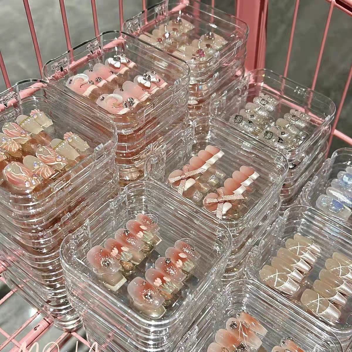 随机穿戴甲一副（中奖联系客服备注尺码）