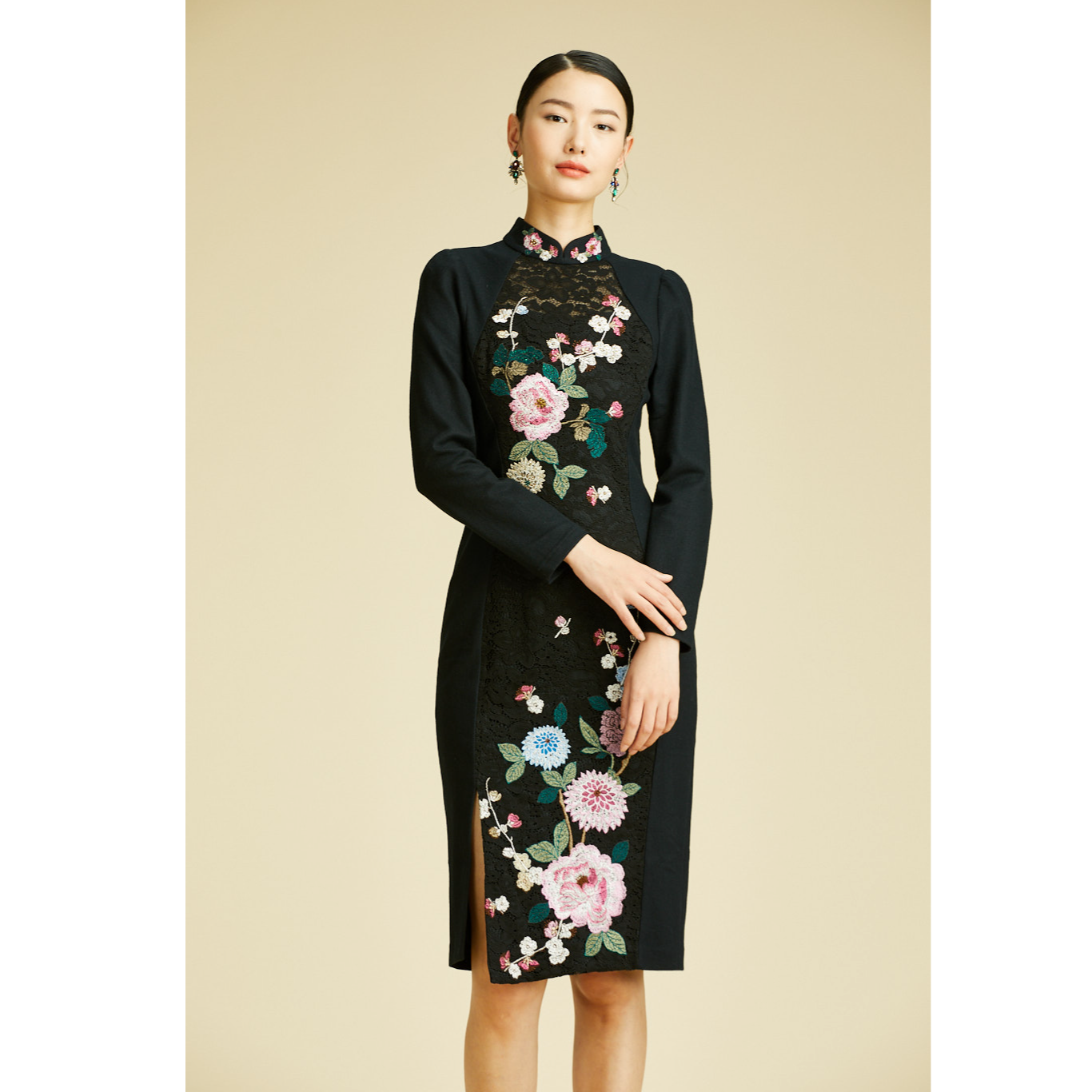 SUSSI/古色立领黑色前片刺绣泡泡袖口气质连衣裙中长款秋季日常