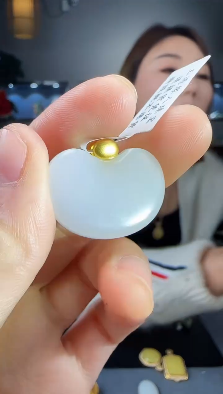 【闪购商品】和田玉吊坠(不含链)18K金镶嵌1