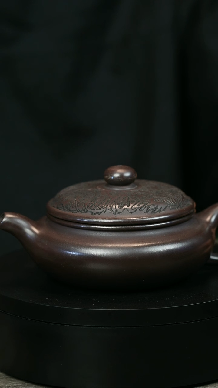 茶壶紫砂a****iH1957李传荣紫泥龙刻扁腹