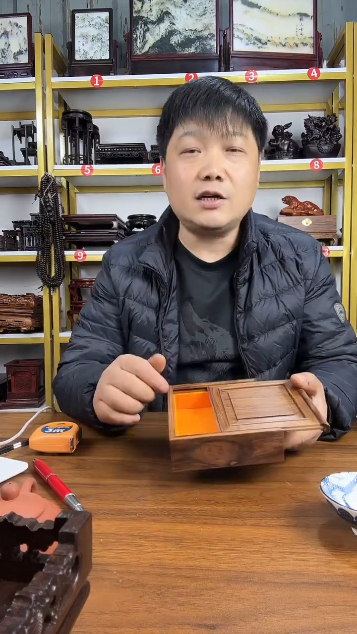 木翰**房檀香木正方盒子12CM