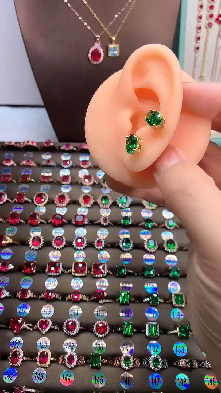 【闪购商品】透辉石耳饰银S925镶嵌金色6.8