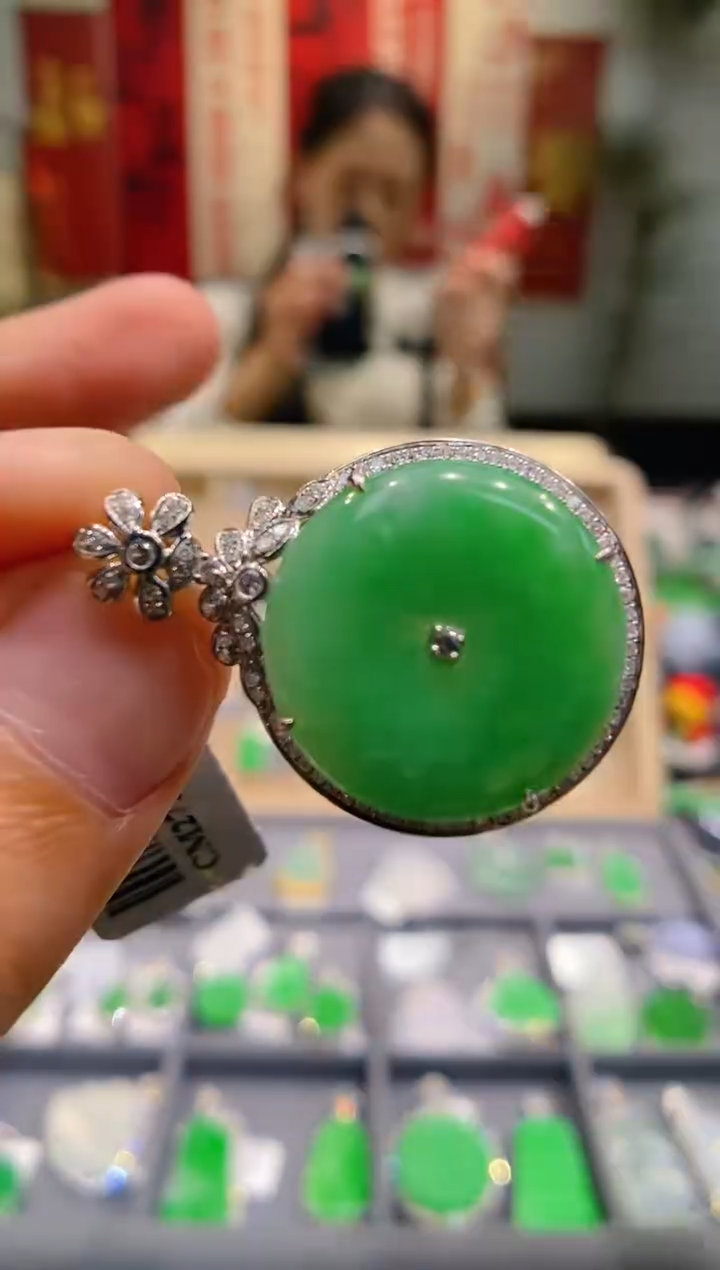 【闪购商品】翡翠吊坠(不含链)18K金镶嵌平安扣