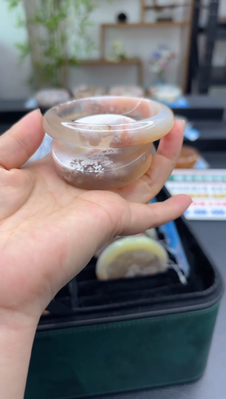 【闪购商品】石英质玉手镯未镶嵌C169(57圈赠送镯心)