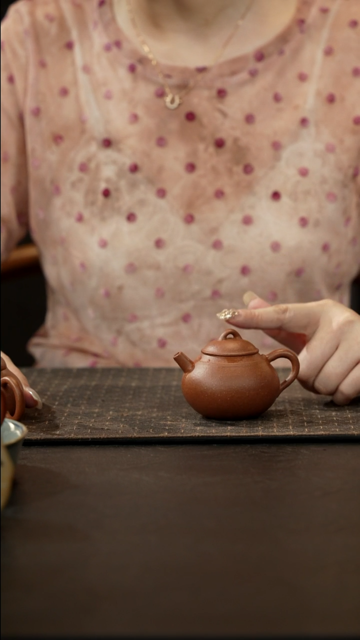 茶壶紫砂桃花泥嘬香壶100cc