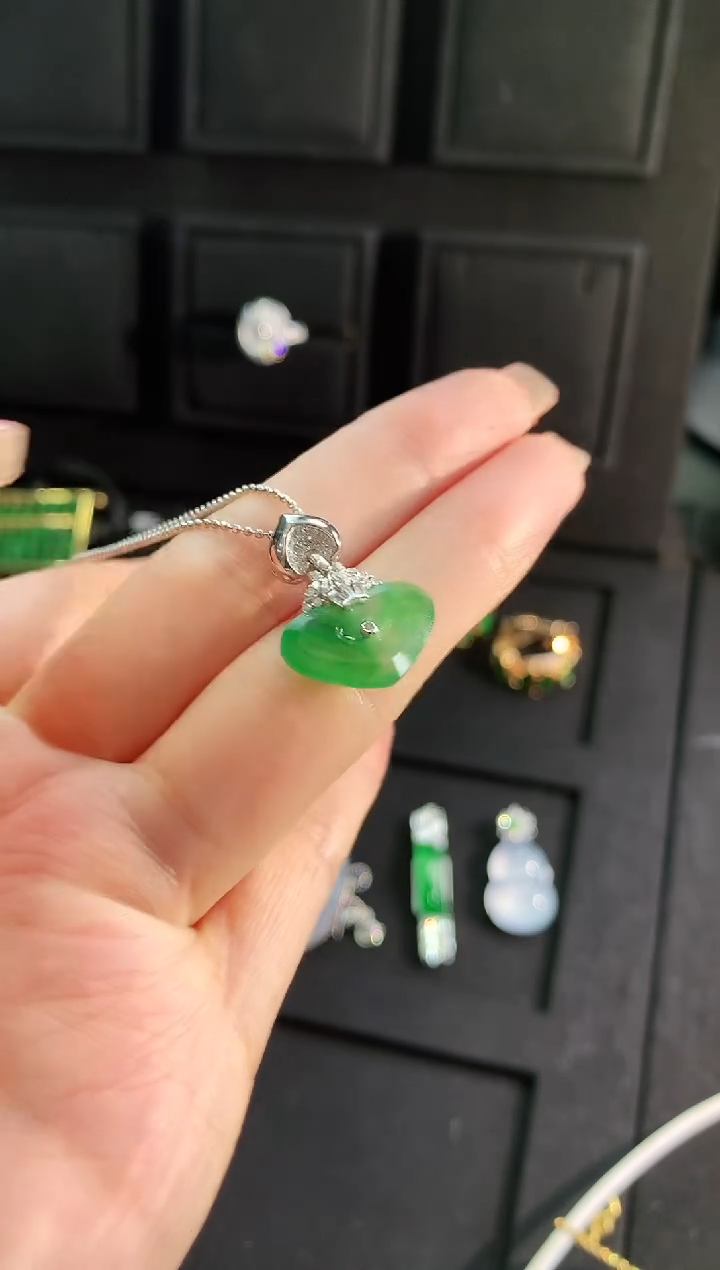 【闪购商品】翡翠吊坠(不含链)18K金镶嵌吊坠