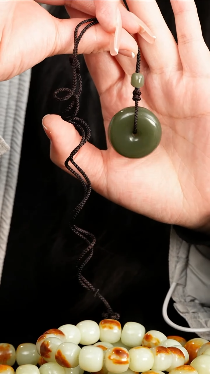 吊坠(不含链)未镶嵌岫岩河磨玉（透闪石质玉）平安扣