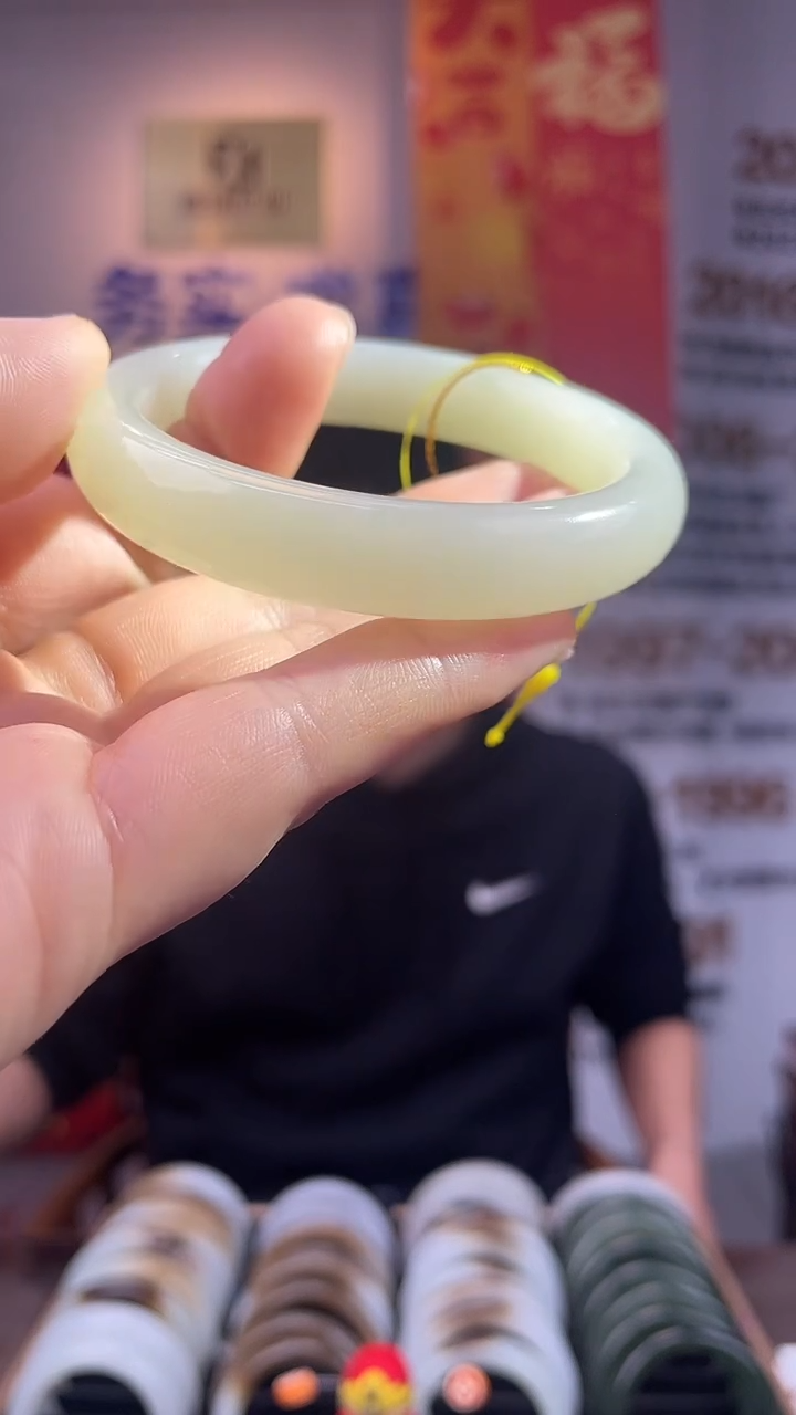 【闪购商品】和田玉手镯未镶嵌蜂蜜手镯多样性发一条圈口客服备注