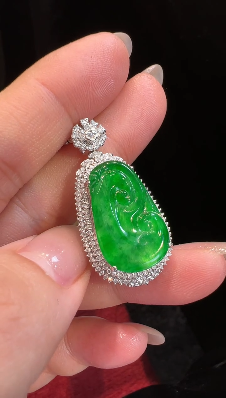 【闪购商品】翡翠颈饰18K金镶嵌吊坠