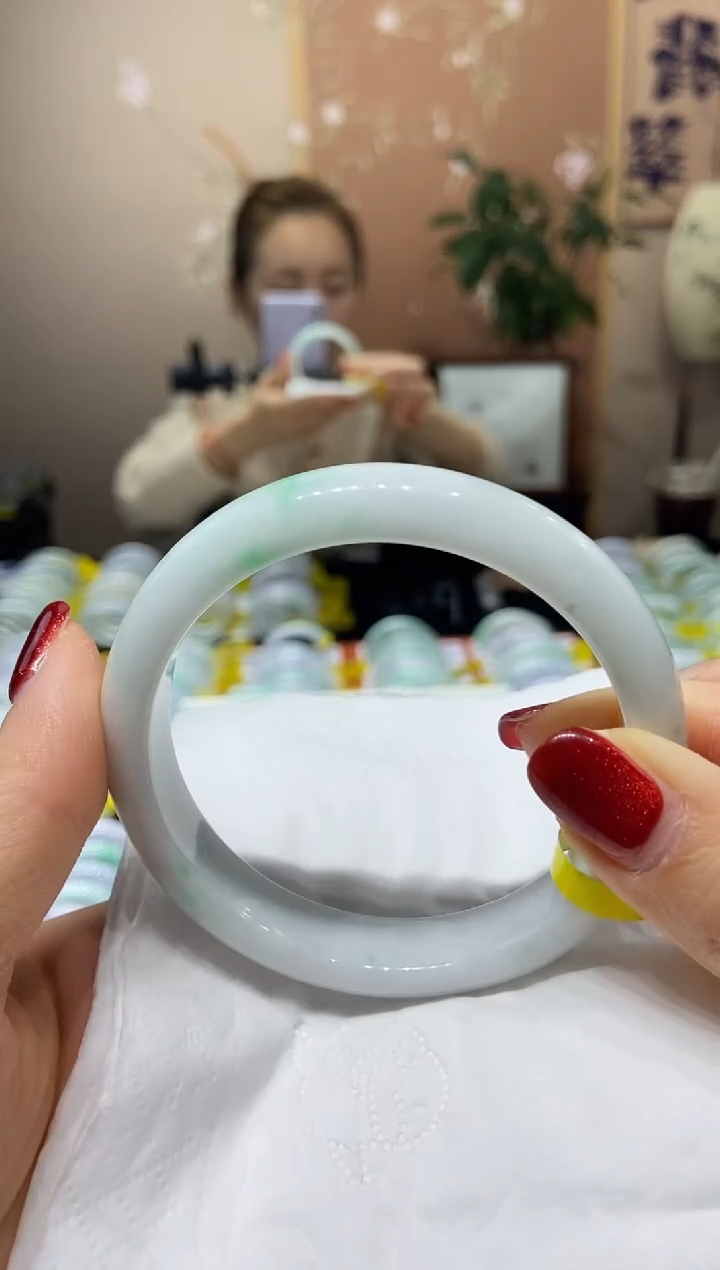 【闪购商品】翡翠手镯未镶嵌59 60圈口