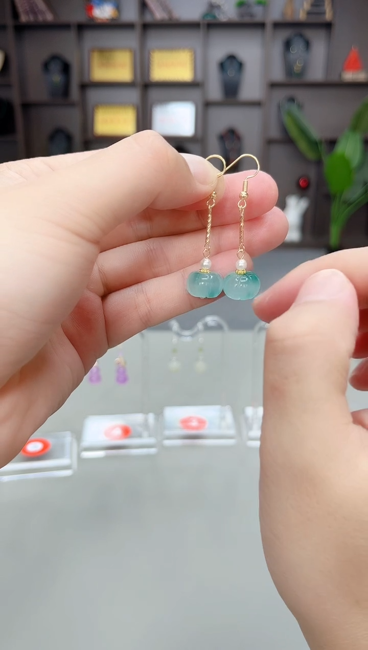 未镶嵌石英质玉（天山翠）耳饰226000