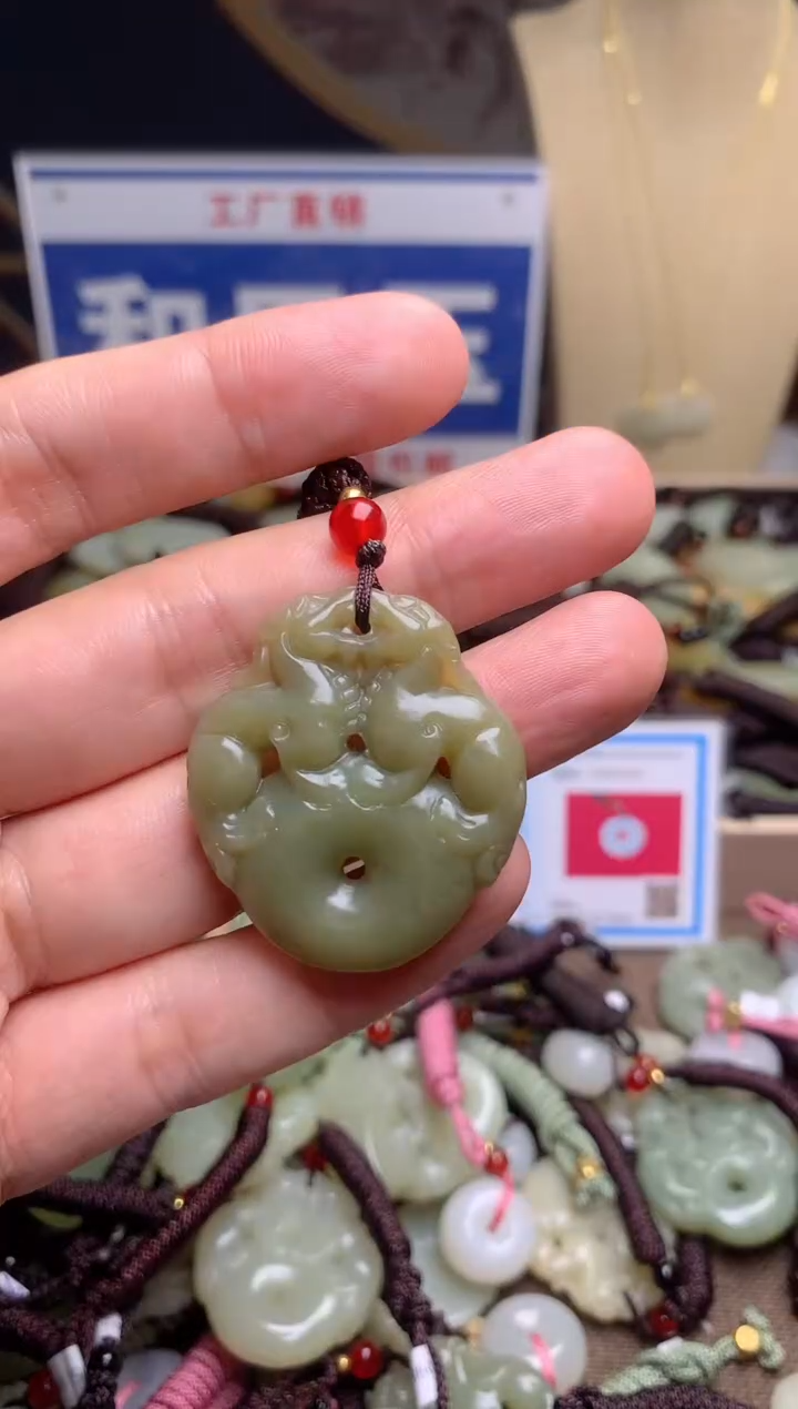 颈饰未镶嵌和田玉1