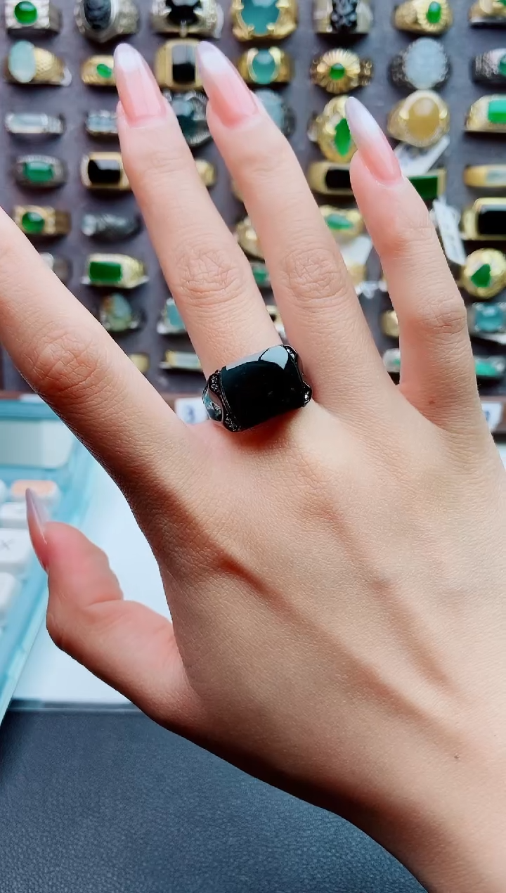 银S925镶嵌戒指翡翠大****?天然翡翠男戒