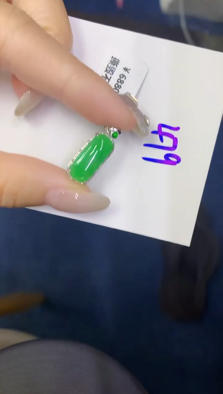 翡翠18K金镶嵌颈饰缅甸天然翡翠A货